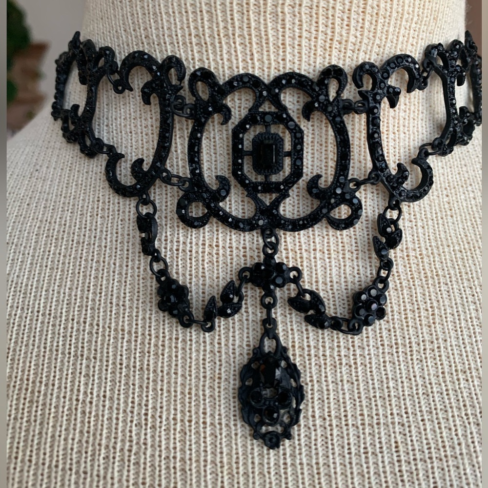 Gorgeous Black Choker Necklace